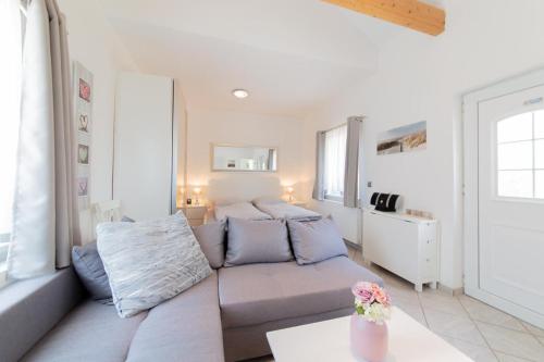 a living room with a couch and a table at Ferienwohnung 3 Haus Meeresrauschen - Bungalow in Haffkrug