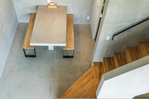 an overhead view of a building with benches and stairs at Nashiro White Cube in Itoman