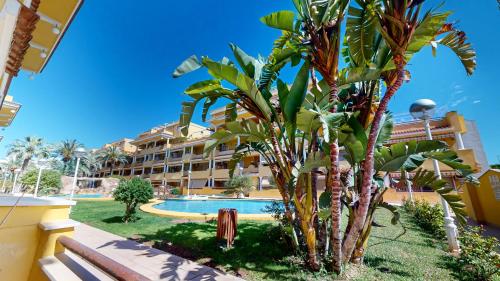 Apartamento Girasol en Denia con piscina, terraza y playa a 150 metros by Family Homes