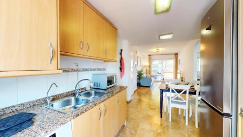 Apartamento Girasol en Denia con piscina, terraza y playa a 150 metros by Family Homes