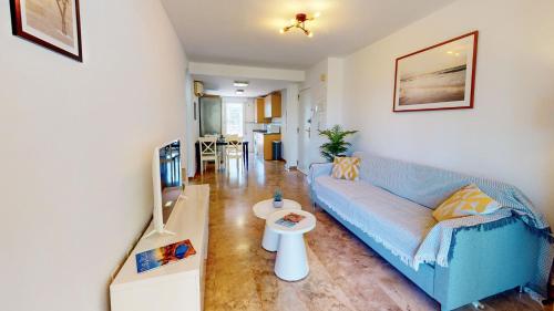 Apartamento Girasol en Denia con piscina, terraza y playa a 150 metros by Family Homes