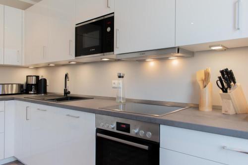 Kuchyň nebo kuchyňský kout v ubytování Ferienwohnung 4 Haus Meeresrauschen in Haffkrug
