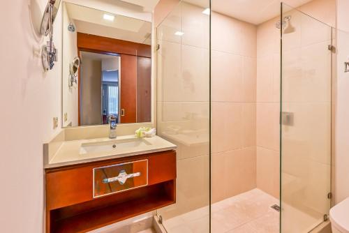 a bathroom with a sink and a shower at Holiday Inn San Jose La Sabana by IHG in San José
