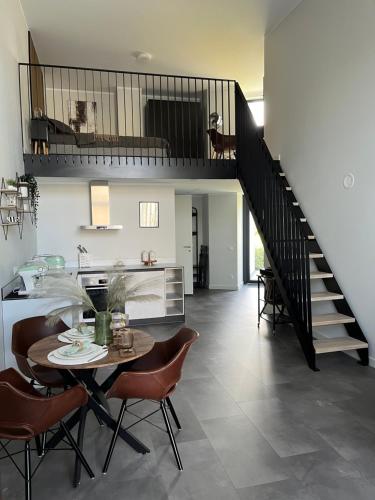 Nhà bếp/bếp nhỏ tại ALBATROSS LOFT STUDIO 54 apartamenti pie jūras ar terasi