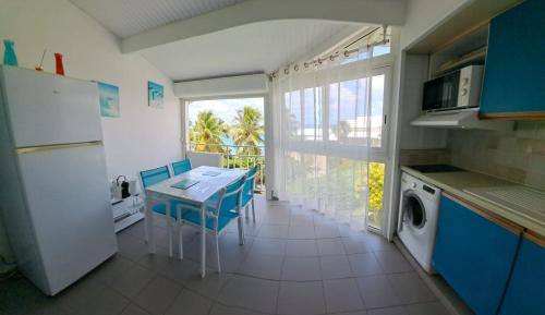 Kuchyň nebo kuchyňský kout v ubytování Grand studio vue mer, accès plage, Le Gosier