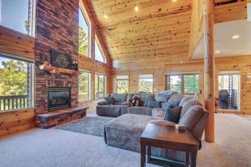 Long Valley JunctionにあるAlton Cabin with Wraparound Deck, Forest Viewsのギャラリーの写真