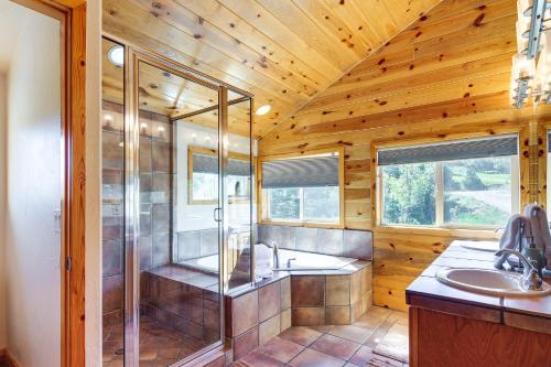 Long Valley JunctionにあるAlton Cabin with Wraparound Deck, Forest Viewsのギャラリーの写真