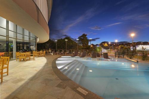 Deville Prime Campo Grande — Pool view