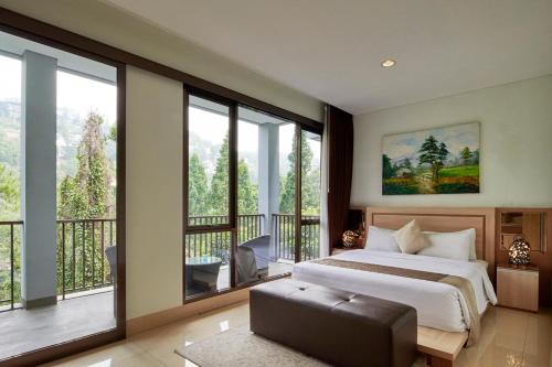 Ένα ή περισσότερα κρεβάτια σε δωμάτιο στο Magenta Hill View Villa 6 bedrooms with a private swimming pool and movie room