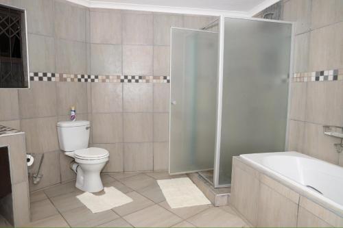 Ένα μπάνιο στο Falaza Lodge Jozini