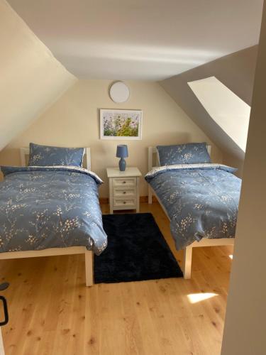 Postel nebo postele na pokoji v ubytování Cnoc Ruaraidh Cottage