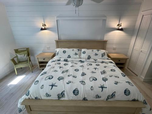 a bedroom with a bed with a blue and white comforter at Kings Kamp in Key Largo