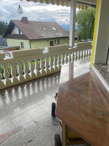 En balkon eller terrasse på Villa am Red Bull Ring in Spielberg