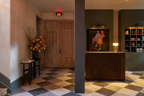 a lobby with a waiting room with a vase of flowers at Anna and Bel in Philadelphia