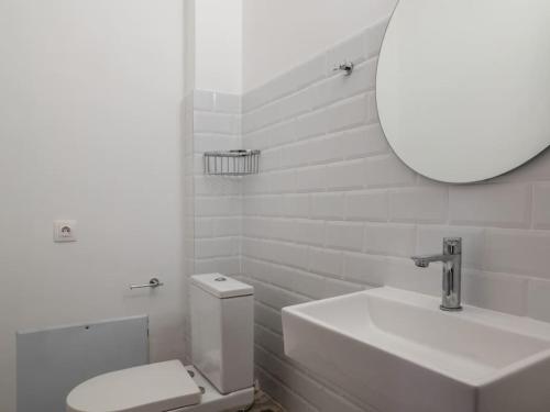 a bathroom with a white toilet and a mirror at Villa Althea 1 in Kompítsion
