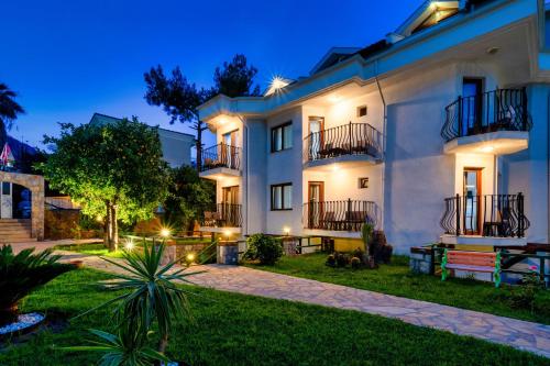 Κήπος έξω από το Ata Lagoon Beach Hotel