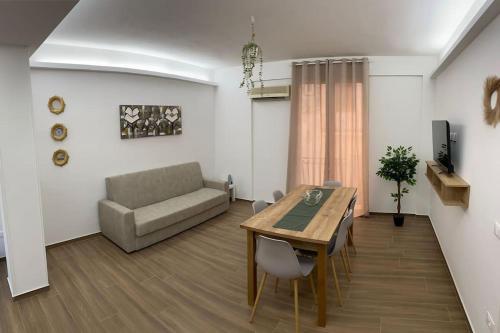 a living room with a table and a couch at Goodluck casa vacanza Avola in Avola