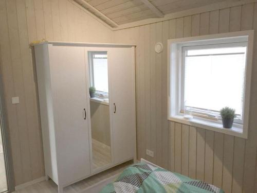 a room with a medicine cabinet and a window at Holiday home Dan Huus Marie in Großenbrode