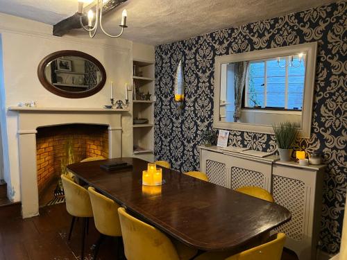 Dapur atau dapur kecil di Crescent Cottage, sleeps 8, pet friendly