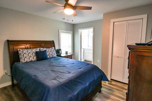 En eller flere senge i et værelse på Ducktown Cottage-Ducktown TN