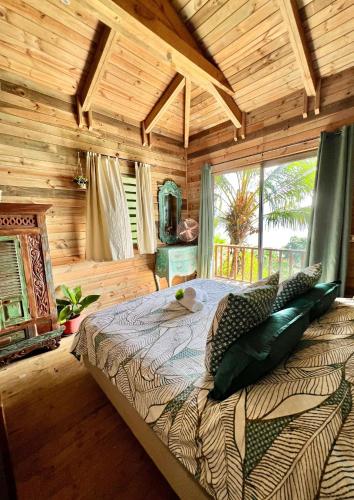 Postel nebo postele na pokoji v ubytování Les Chalets de Afaahiti - Fare Okeani