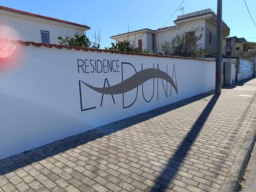a white wall with a sign that reads resistance at Residence La Duna in Castel Volturno