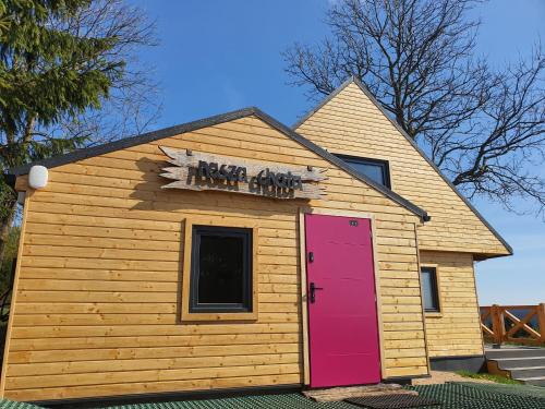 a house shop with a pink door in front at Nasza Chata in Duszniki Zdrój
