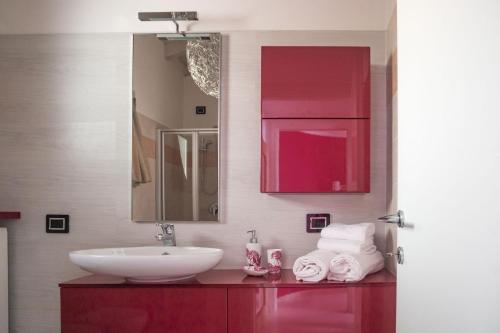 Et badeværelse på Beatrice - vibrant flat with Lake view