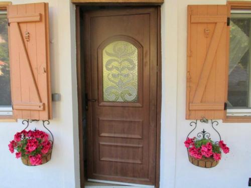 a door of a house with two baskets of flowers at Villa Bellabé in Nice