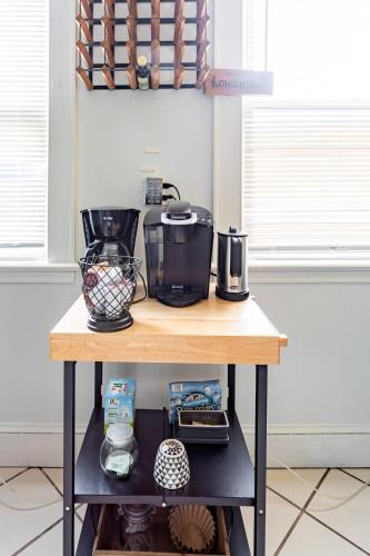 Gallery image of Newly Renovated 5BR 2BA Haven with Amenities in Bridgeport