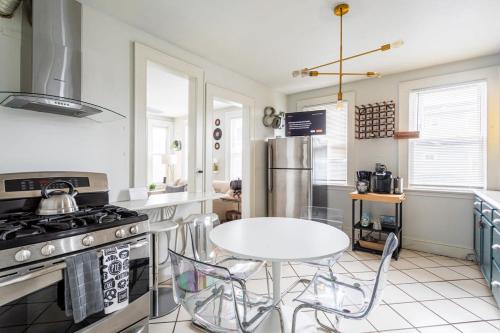 Gallery image of Newly Renovated 5BR 2BA Haven with Amenities in Bridgeport