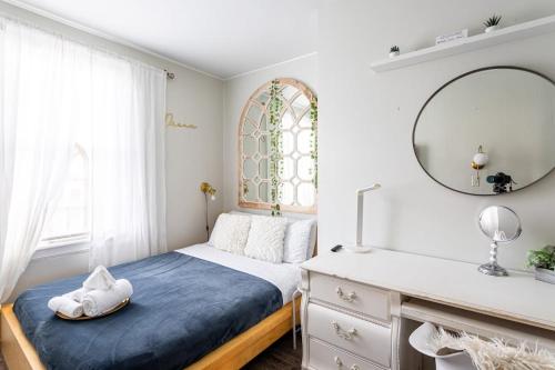 Gallery image of Newly Renovated 5BR 2BA Haven with Amenities in Bridgeport