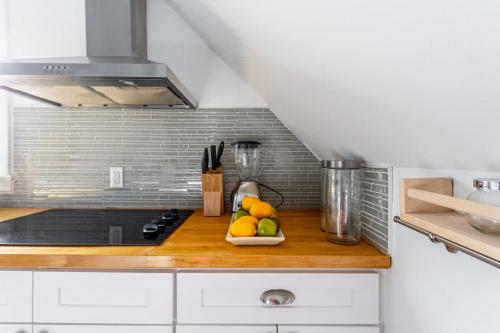 Gallery image of Newly Renovated 5BR 2BA Haven with Amenities in Bridgeport