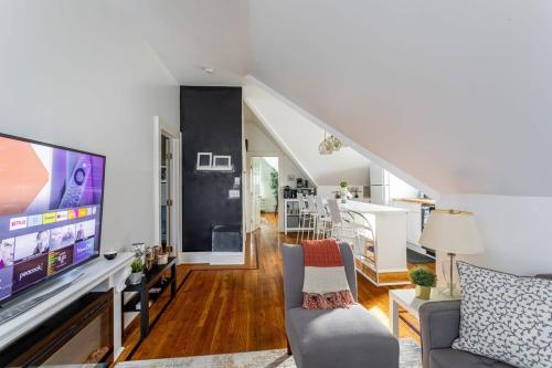 Gallery image of Newly Renovated 5BR 2BA Haven with Amenities in Bridgeport