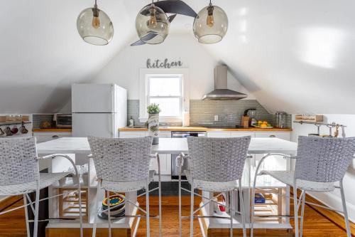Gallery image of Newly Renovated 5BR 2BA Haven with Amenities in Bridgeport