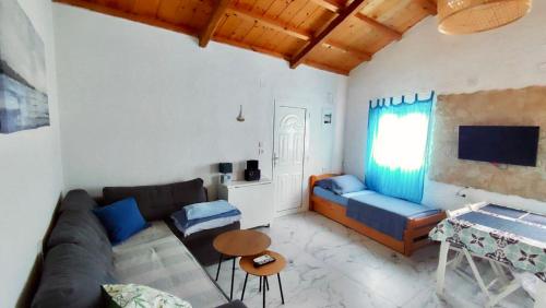 Azzuro Home