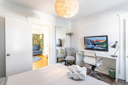 a bedroom with a bed and a desk and a television at Spacious&Gracious- 5BR Fam-Friendly near I95&Shops in Fairfield