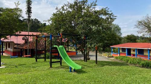 Herní místnost nebo prostor pro děti v ubytování BRISAS DEL RIO SALENTO