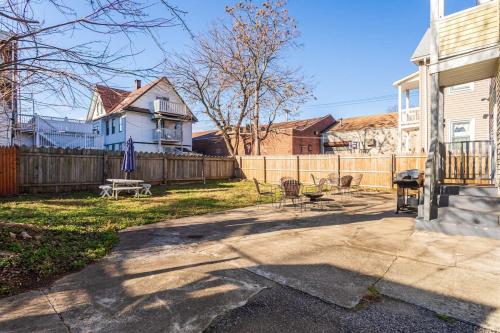 a backyard with a fence and a table and chairs at The B&W Haven 5BR Home with yard theater in Bridgeport