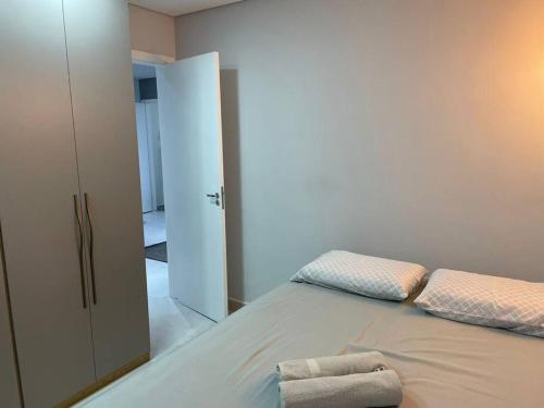 Ένα ή περισσότερα κρεβάτια σε δωμάτιο στο Apartamento Perola