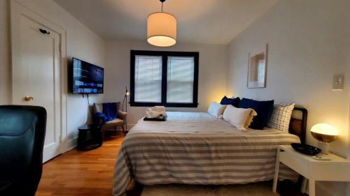 a bedroom with a bed with a teddy bear on it at The Blue Sapphire 2BR 2 King beds & ample backyard in Bridgeport