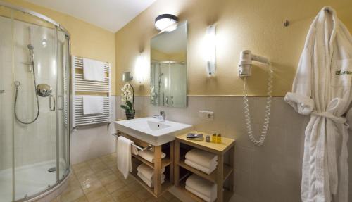 Ένα μπάνιο στο Hotel St. Anton