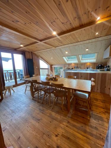 Kuchyňa alebo kuchynka v ubytovaní Chalet en cascade Les Angles vue Panoramique
