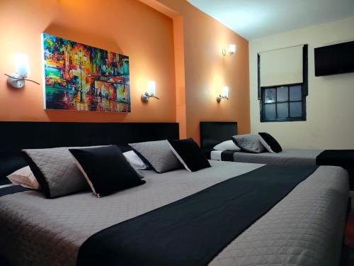 Ένα ή περισσότερα κρεβάτια σε δωμάτιο στο Hotel La Herreria Colonial