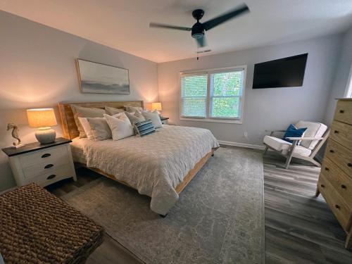 a bedroom with a bed and a television in it at 3 BR Villa Perfect for Families and Friends in Sea Pines, Hilton Head in Hilton Head Island