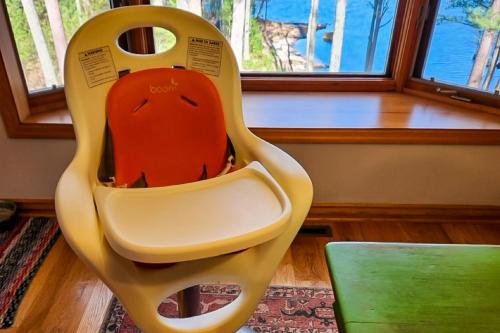a yellow chair with a face on it in a room at Laeser Lakehome in Minocqua