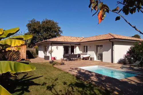 Villa Océan, environnement calme avec piscine chauffée 10 min de l'océan