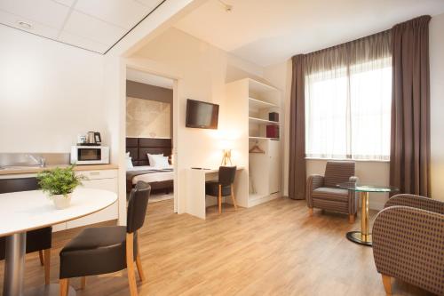 Η κουζίνα ή μικρή κουζίνα στο Best Western Zaan Inn