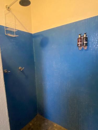 Un baño de Cielito Lindo Suites