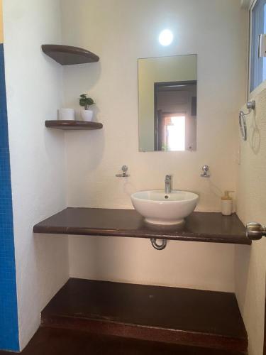 Un baño de Cielito Lindo Suites